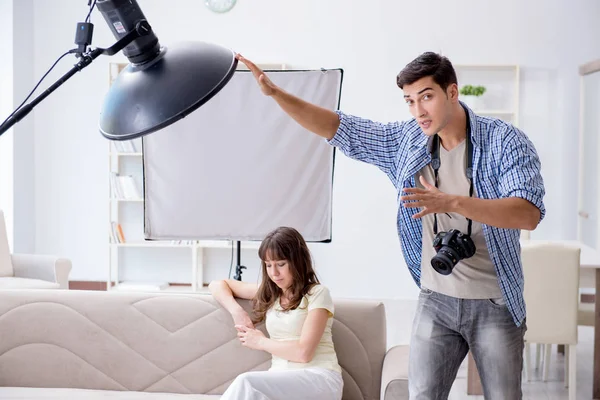 Young photographer working in photo studio — Stock Photo, Image