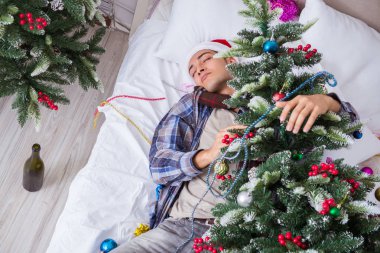 Adam noel partisinden sonra akşamdan kalma.