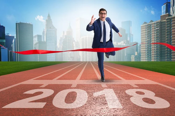 Empresário correndo para o ano novo 2018 — Fotografia de Stock
