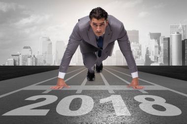 Yeni yıl 2018 doğru çalışan iş adamı