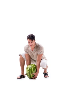 Karpuzlu genç adam beyazda izole edilmiş.