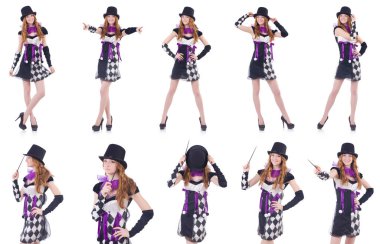 Beyaz soytarı kostümü giymiş bir kız.