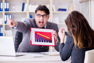 İş adamıyla iş kadını arasındaki iş görüşmesi