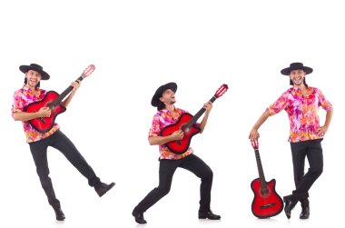 Gitarlı bir sombrero giyen adam.