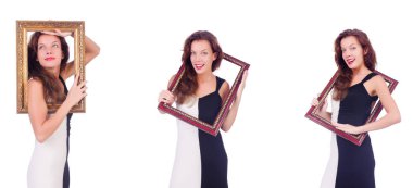 Beyaz çerçeveli bir kadın.