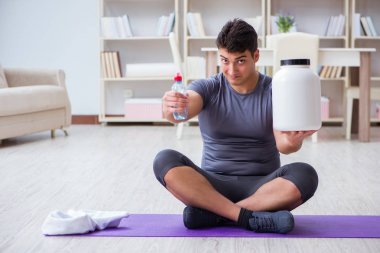 Sporda gıda takviyesi ve sağlıklı yaşam tarzı olan bir adam.