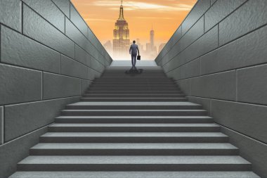 İş adamı iş ortaklığında zorlu bir kariyer basamağına tırmanıyor