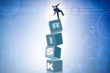 İş adamı risk altında ve iş konseptini ödüllendiriyor