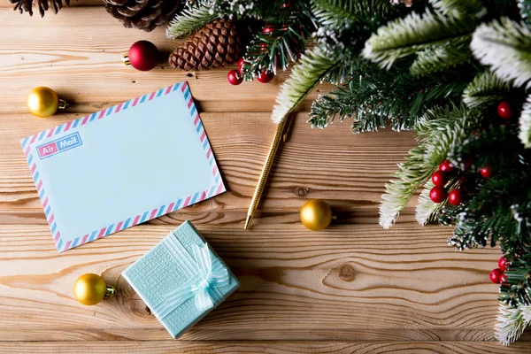 Papel de mensaje en blanco en el concepto festivo de Navidad — Foto de Stock