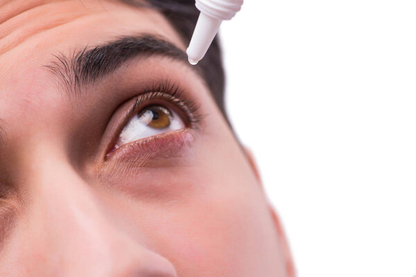 Молодой человек по уходу за глазами медицинская концепция
