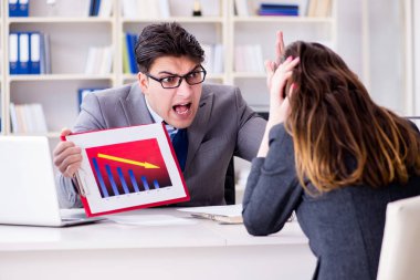 İş adamıyla iş kadını arasındaki iş görüşmesi