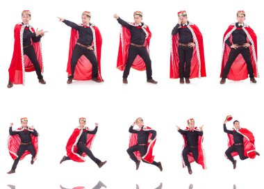 Taçlı bir iş adamı beyazlar içinde.