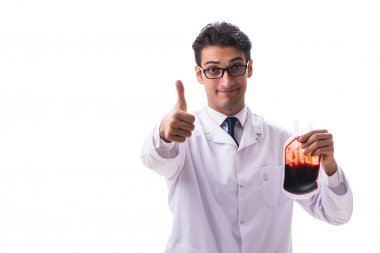 Kan bağışı konsepti olan doktor beyaza izole edilmiş.