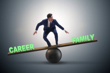 İş dünyasında kariyer ve aile arasında denge kuran işadamı