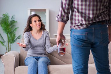 Sarhoş alkoliklerle aile içi şiddet kavramı