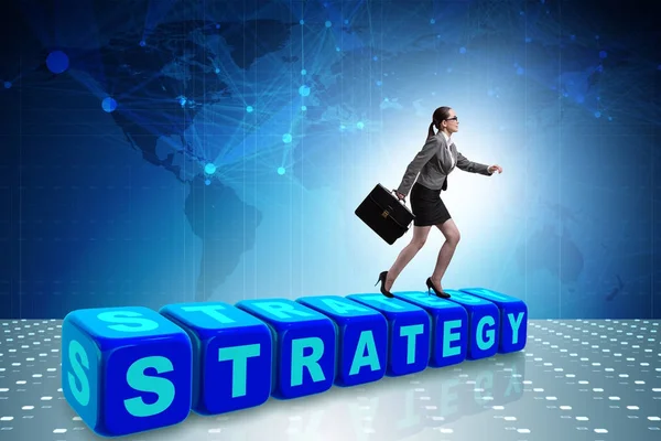 Empresaria en concepto de estrategia de negocio — Foto de Stock
