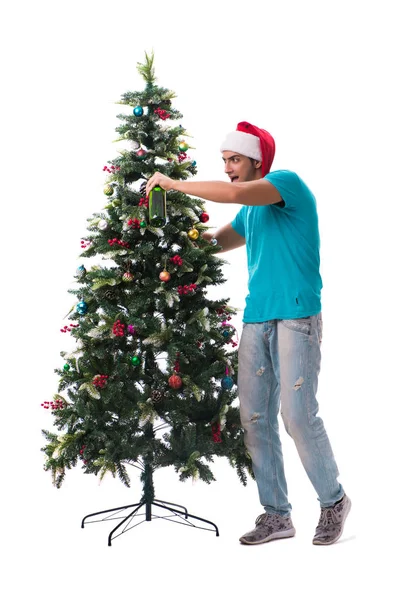Giovane uomo decorazione albero di Natale isolato su bianco — Foto Stock