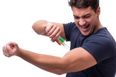 Doping konsepti içinde genç bir adam beyaza izole edilmiş.