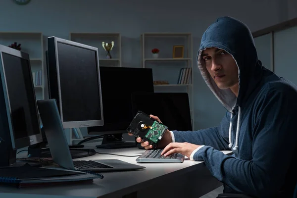 Hacker hacking computer at night — Stock Photo, Image