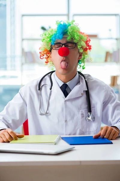 Funny pediatrician with clown wig in the hospital clinic — Stock Photo, Image