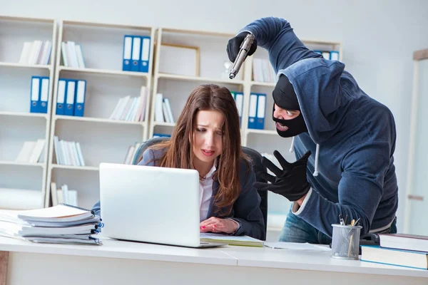 Criminal taking businesswoman as hostage in office — Stock Photo, Image