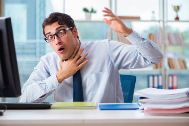 İş adamı aşırı terlemekten muzdarip.