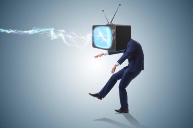 İnsan ve televizyon yerine medya zombisi kavramı