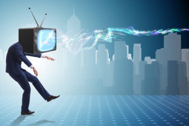 İnsan ve televizyon yerine medya zombisi kavramı