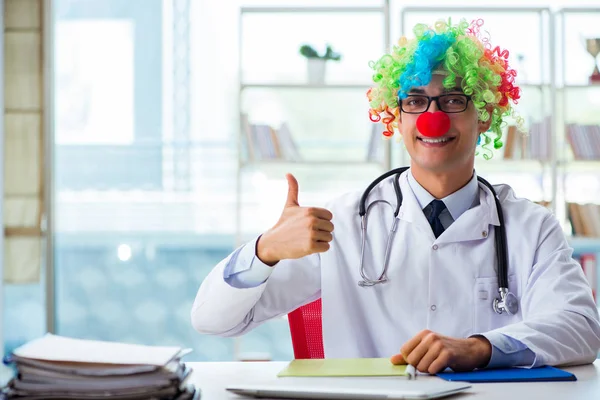 Funny pediatrician with clown wig in the hospital clinic — Stock Photo, Image