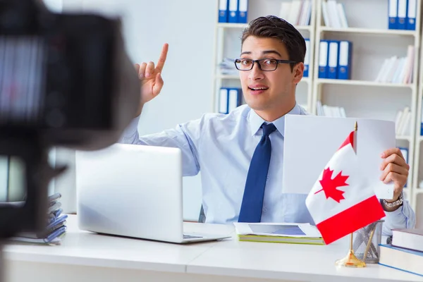 Blogger doing webcast on canadian immigration to Canada — Stock Photo, Image