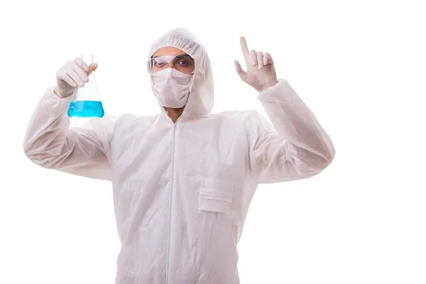 Φαρμακοποιός που εργάζεται με ραδιενεργές ουσίες που απομονώνονται σε λευκό ΒΑ — Φωτογραφία Αρχείου