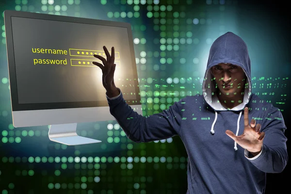 Hooded hacker in gegevens computer veiligheidsconcept — Stockfoto