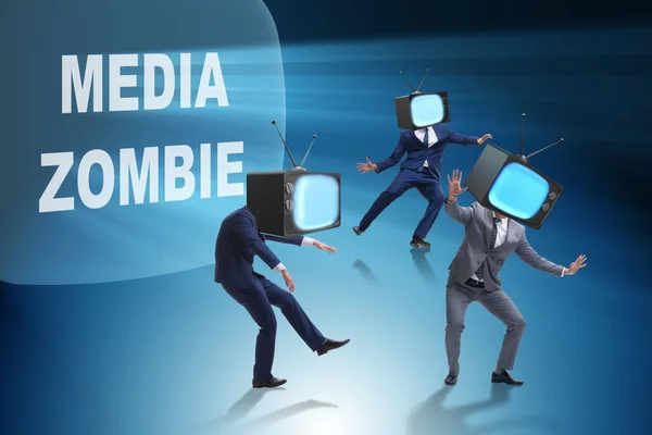 Media zombie έννοια με τον άνθρωπο και τηλεόραση που αντί για το κεφάλι — Φωτογραφία Αρχείου