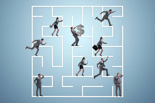 Business people getting lost in maze uncertainty concept — Stock Photo, Image