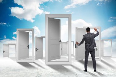 İş adamı pek çok iş fırsatıyla karşı karşıya