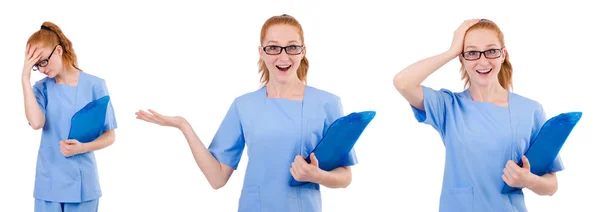 Joli docteur en uniforme bleu avec des documents isolés sur blanc — Photo