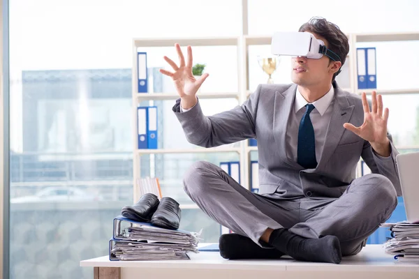Businessman with VR virtual reality glasses in office — Stock Photo, Image