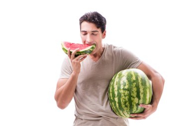 Karpuzlu genç adam beyazda izole edilmiş.