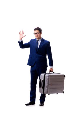 Beyaz arka planda bavulu olan genç bir işadamı.