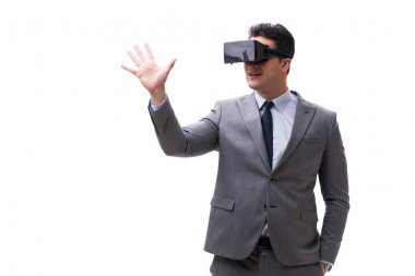 Sanal gerçeklik gözlüğü takan iş adamı beyaza izole edilmiş