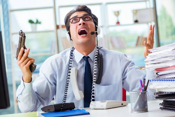 Unhappy angry call center worker frustrated with workload — Stock Photo, Image