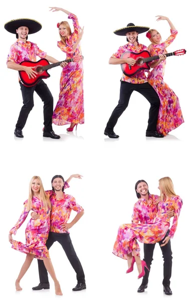 Испанская пара играет на гитаре и танцует — стоковое фото