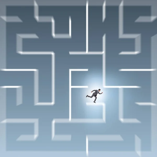 Affärsman försöker fly från labyrint labyrint — Stockfoto
