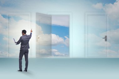 İş adamı pek çok iş fırsatıyla karşı karşıya