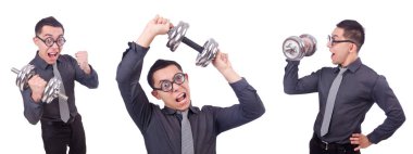 beyaz izole dumbbells ile komik iş adamı