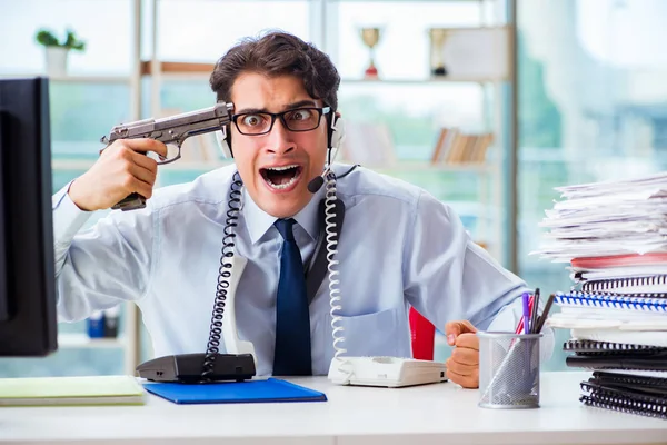 Unhappy angry call center worker frustrated with workload — Stock Photo, Image