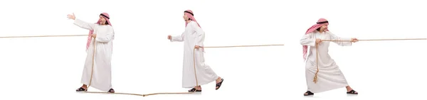 阿拉伯人在白色衬底上的拔河比赛的概念 — 图库照片