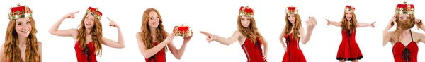 Roodharige mooi meisje met kroon op te drukken virtuele knoppen isolat — Stockfoto