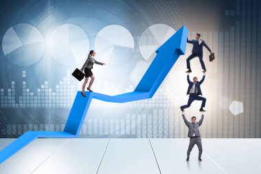 Ekonomik iyileşme konsepti içinde iş adamları