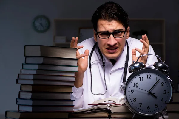 Medical student preparing for university exams at night — Stock Photo, Image